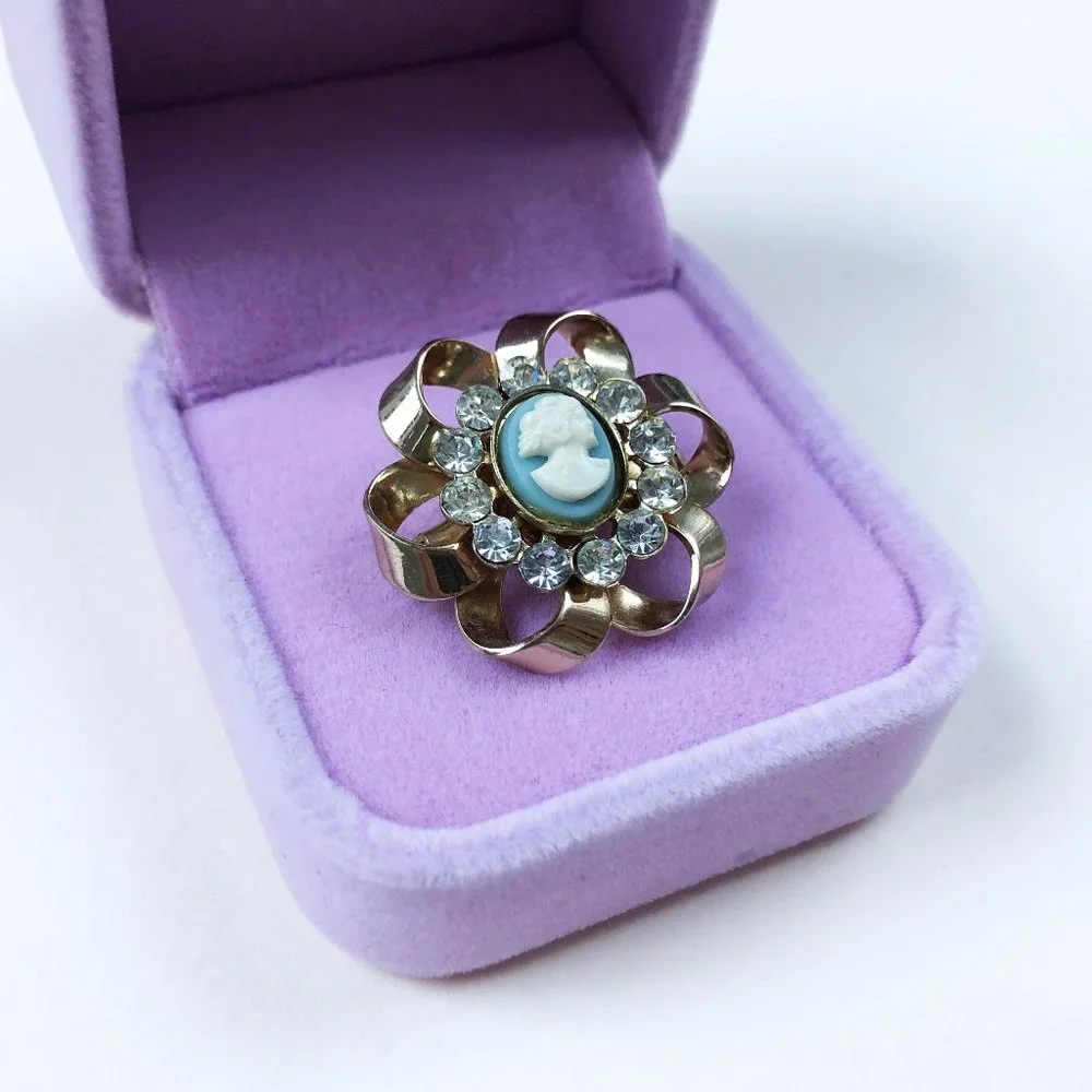 Lady cameo collar pin, cute little jacket pin, accent 60s vintage jewelry